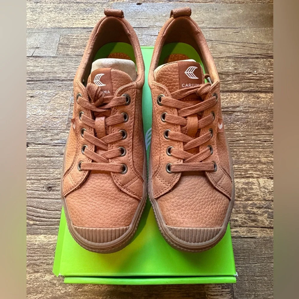 Cariuma OCA Low Gum Sienna Brown Premium Leather Sneaker Size 9 New in Box
